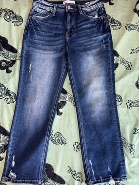 NWOT KanCan Dark Blue Cropped Straight Jeans 28